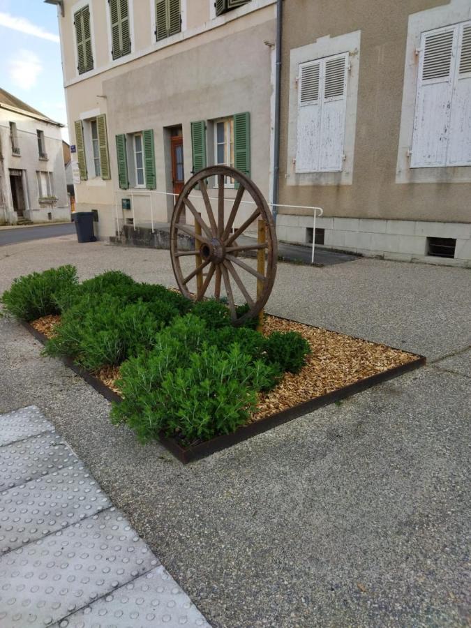 Appartamento Le Chapitre Châteaumeillant Esterno foto